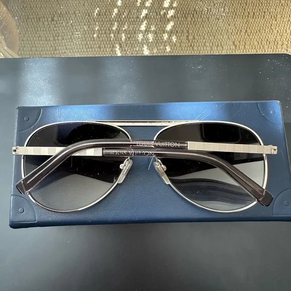 Louis Vuitton Attitude Pilote Sunglasses